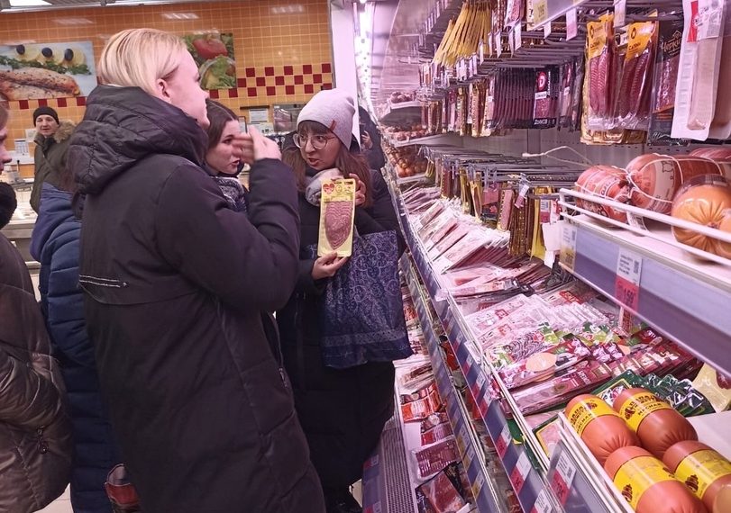 Экскурсии будущих товароведов в магазины города Орска