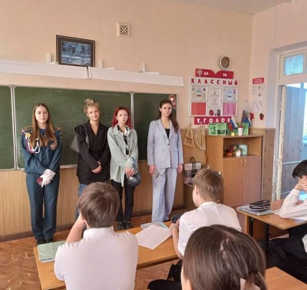 Классный час «Мир профессий: рынок труда и его тренды»