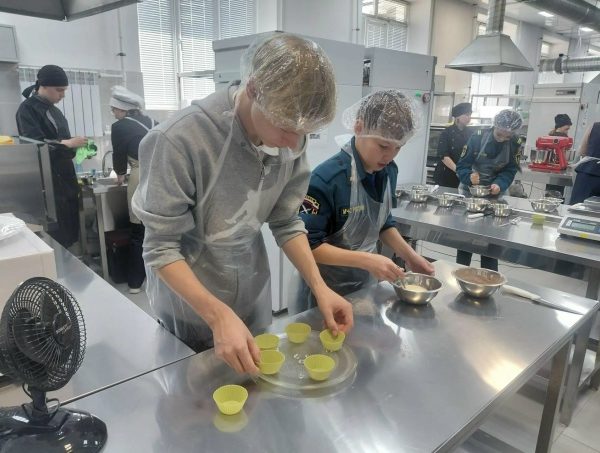 От школьной парты до кондитерского цеха: «Сладкий старт в профессию»